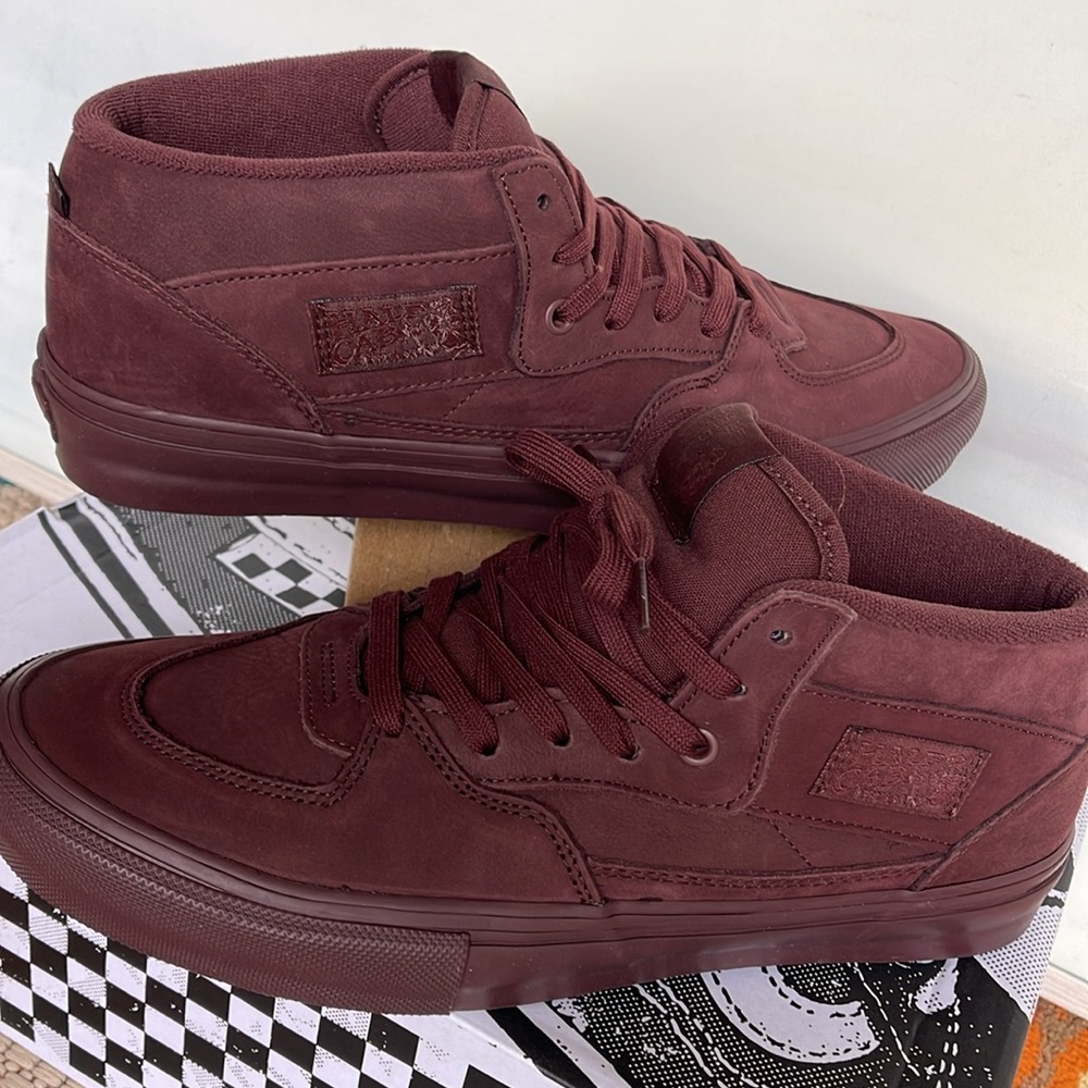 Vans Men’s Skate Half Cab
Mono Chocolate
VNDASFCDCHC
Sneakers - Picture 11 of 16